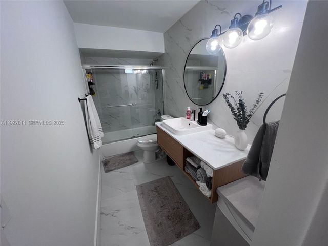 2970 NE 16th Ave 111, Oakland Park, FL 33334