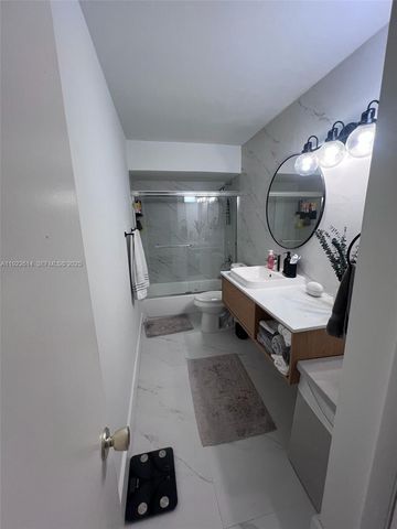 2970 NE 16th Ave 111, Oakland Park, FL 33334