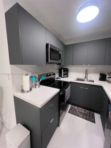 2970 NE 16th Ave 111, Oakland Park, FL 33334