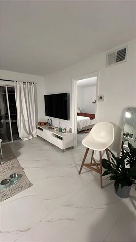 2970 NE 16th Ave 111, Oakland Park, FL 33334