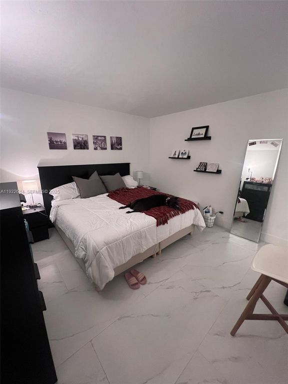 2970 NE 16th Ave 111, Oakland Park, FL 33334