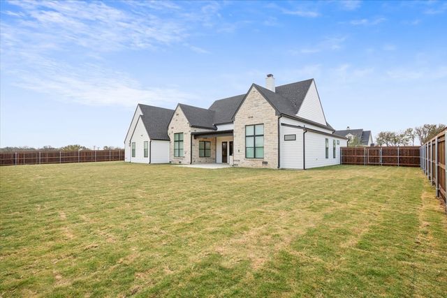 919 Fawn Drive, Mcgregor, TX 76657