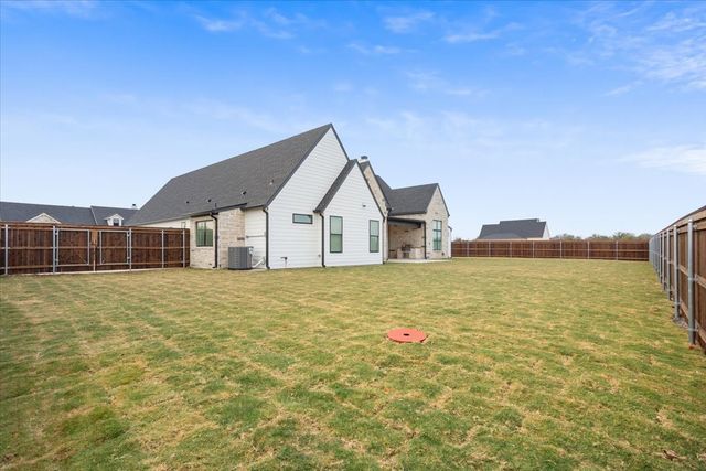 919 Fawn Drive, Mcgregor, TX 76657