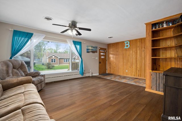 304 W MADISON Street, Tremont, IL 61568