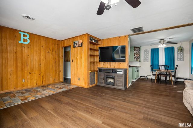 304 W MADISON Street, Tremont, IL 61568