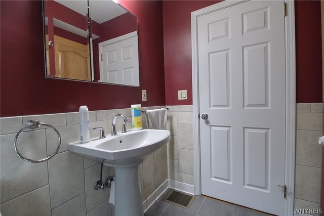 3827 Bates Road, Ridgeway, NY 14103