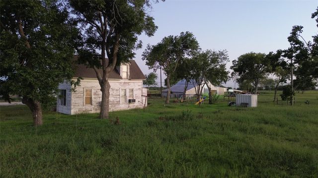 379 County Road 456, El Campo, TX 77437