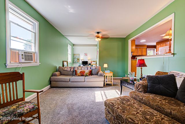 5502 Deering Heights Dr, Louisville, KY 40272