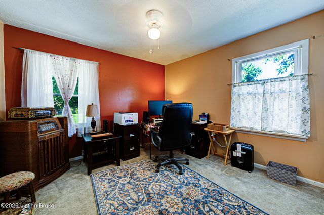 5502 Deering Heights Dr, Louisville, KY 40272