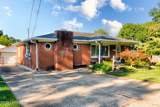 5502 Deering Heights Dr, Louisville, KY 40272