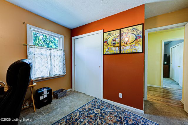5502 Deering Heights Dr, Louisville, KY 40272