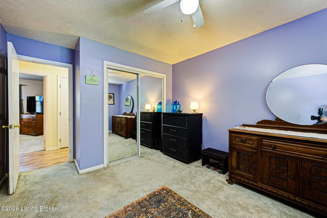 5502 Deering Heights Dr, Louisville, KY 40272