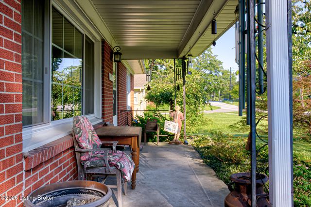 5502 Deering Heights Dr, Louisville, KY 40272