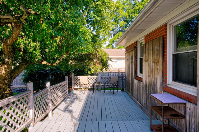 5502 Deering Heights Dr, Louisville, KY 40272