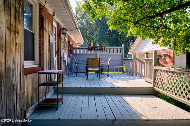 5502 Deering Heights Dr, Louisville, KY 40272