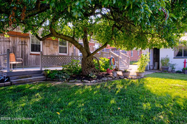 5502 Deering Heights Dr, Louisville, KY 40272