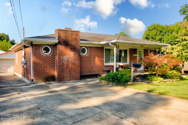 5502 Deering Heights Dr, Louisville, KY 40272
