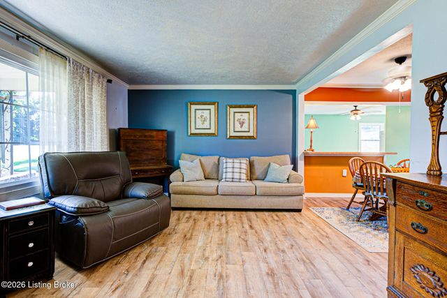 5502 Deering Heights Dr, Louisville, KY 40272