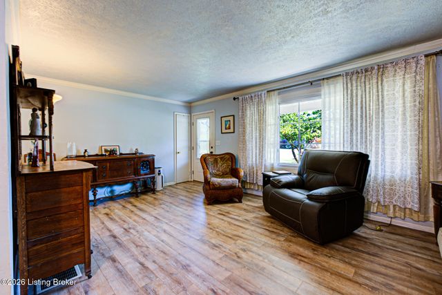5502 Deering Heights Dr, Louisville, KY 40272