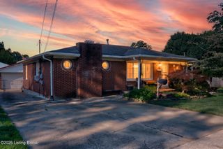 5502 Deering Heights Dr, Louisville, KY 40272
