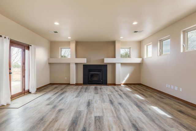 10 Adams Road, Edgewood, NM 87015