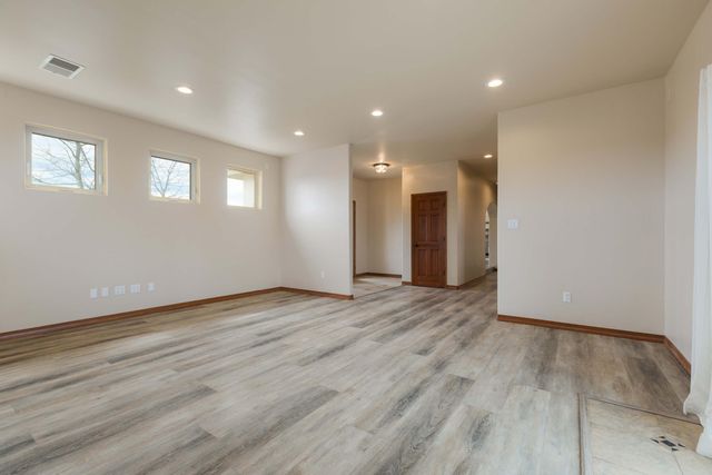 10 Adams Road, Edgewood, NM 87015