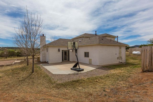 10 Adams Road, Edgewood, NM 87015