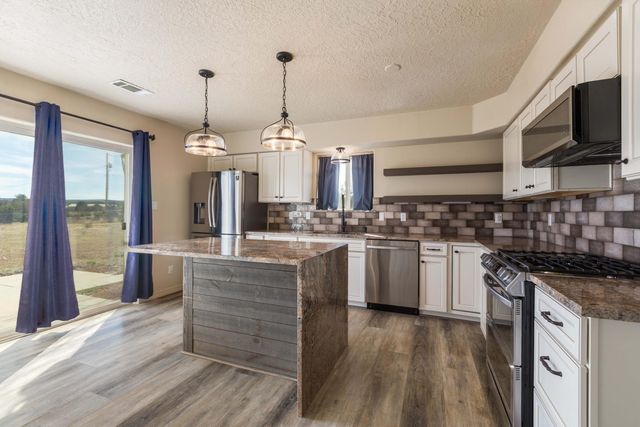 10 Adams Road, Edgewood, NM 87015