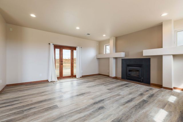 10 Adams Road, Edgewood, NM 87015