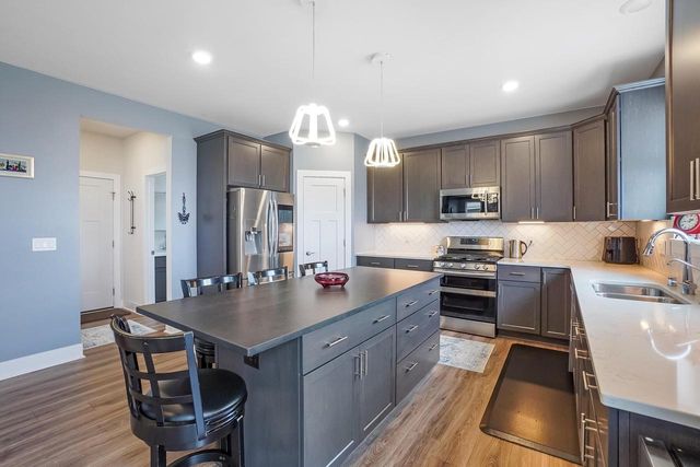 1390 Foxwood PASS, Oconomowoc, WI 53066