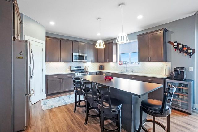 1390 Foxwood PASS, Oconomowoc, WI 53066