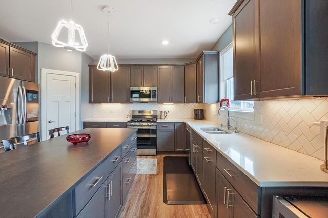 1390 Foxwood PASS, Oconomowoc, WI 53066