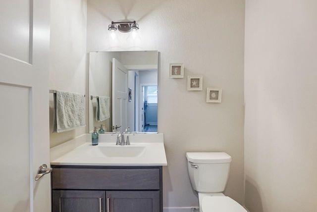 1390 Foxwood PASS, Oconomowoc, WI 53066