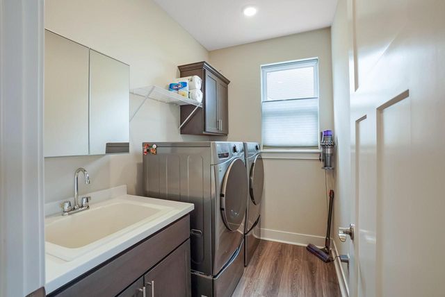 1390 Foxwood PASS, Oconomowoc, WI 53066