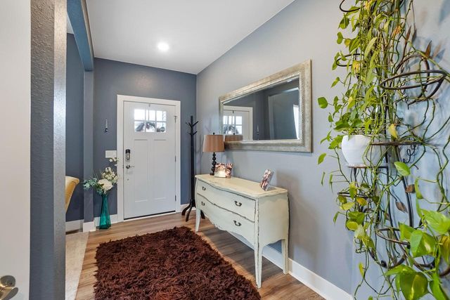 1390 Foxwood PASS, Oconomowoc, WI 53066