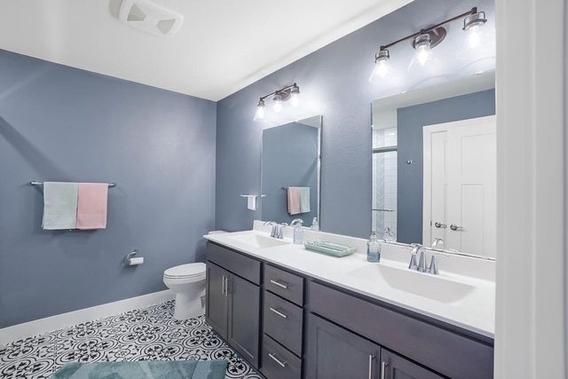 1390 Foxwood PASS, Oconomowoc, WI 53066