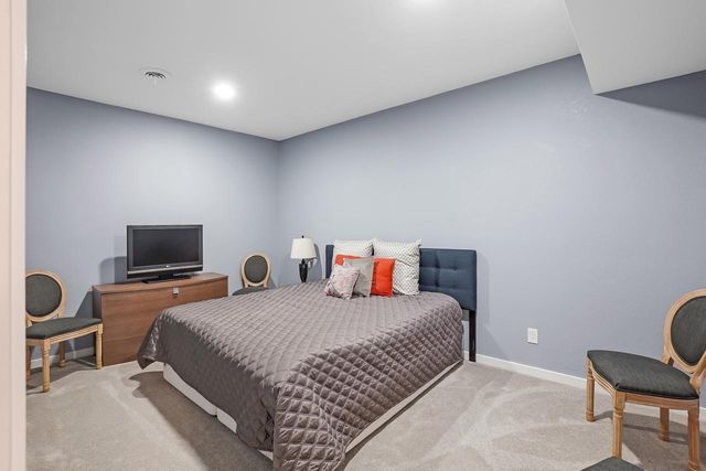 1390 Foxwood PASS, Oconomowoc, WI 53066