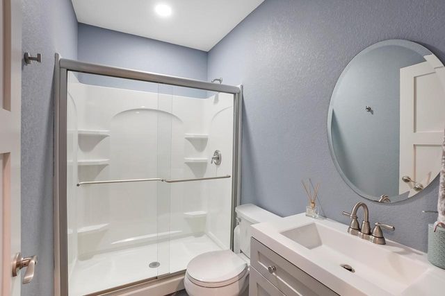 1390 Foxwood PASS, Oconomowoc, WI 53066