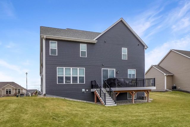 1390 Foxwood PASS, Oconomowoc, WI 53066