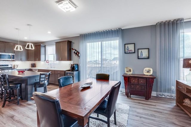 1390 Foxwood PASS, Oconomowoc, WI 53066