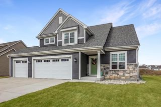 1390 Foxwood PASS, Oconomowoc, WI 53066