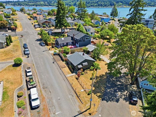 922 Pitt Avenue, Bremerton, WA 98310