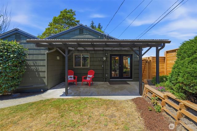 922 Pitt Avenue, Bremerton, WA 98310