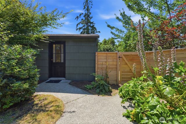 922 Pitt Avenue, Bremerton, WA 98310