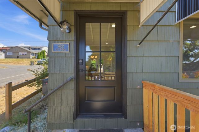 922 Pitt Avenue, Bremerton, WA 98310