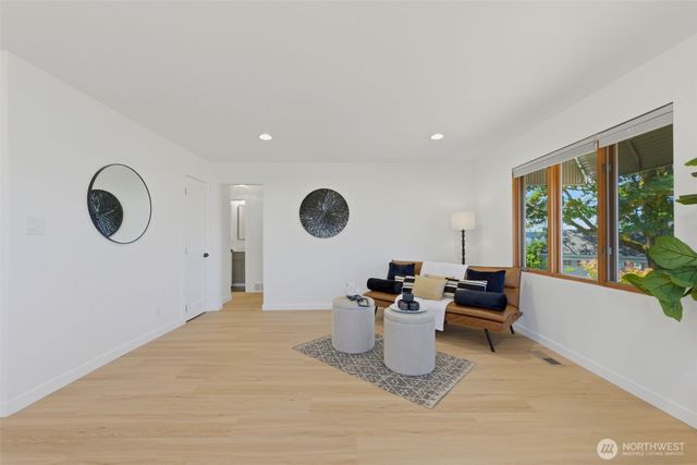 922 Pitt Avenue, Bremerton, WA 98310