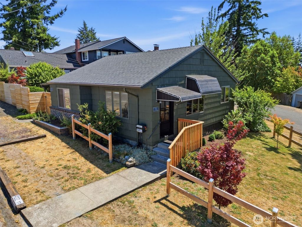 922 Pitt Avenue, Bremerton, WA 98310