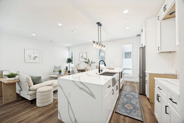 5637 Live Oak Street 203, Dallas, TX 75206