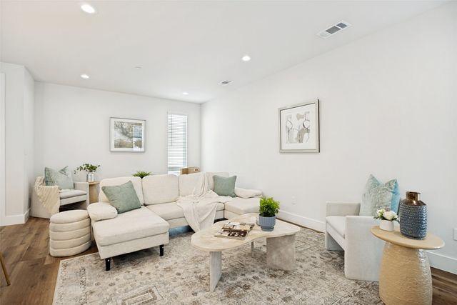 5637 Live Oak Street 203, Dallas, TX 75206