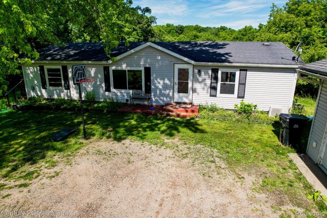 6100 Otis Lake Road, Hope Township, MI 49046